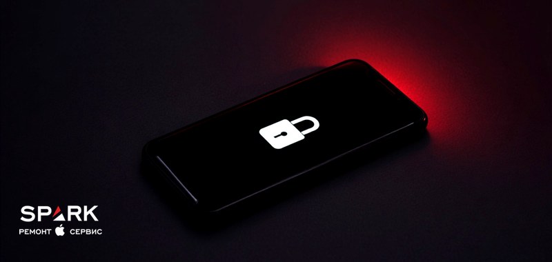 iPhone із повідомленням «iPhone недоступний» на екрані блокування в сервісному центрі SPARK